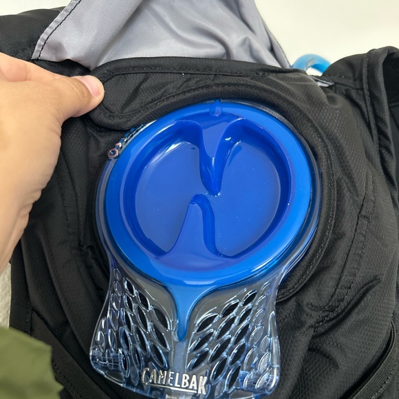 BRAND NEW CAMELBAK: l hiking vest 70OZ - Picture 6 of 8